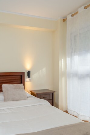 2 bedrooms, iron/ironing board, travel crib, WiFi - Central apartment in Girona (Girona)