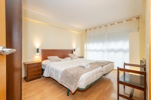 2 bedrooms, iron/ironing board, travel cot, WiFi