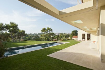 Estoril Modern Villa, heated pool,  800m to the beach, excluvise área