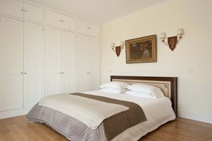 4 bedrooms, iron/ironing board, Internet, bed sheets - Estoril Modern Villa, heated pool,  800m to the beach, excluvise área (Estoril)