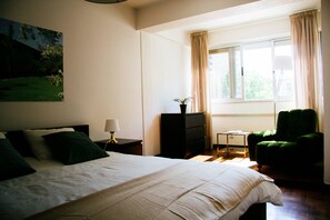 2 bedrooms, Internet, bed sheets - Bright Apartment in Campo Grande, Lisbon (PRIVATE PARKING) (Lisboa)