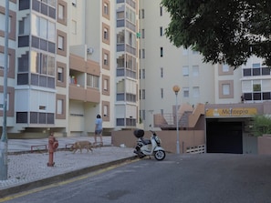 Unclassified image, 2 of 28, button - NEW! Typical and bright apartment in Campo Grande (Lisboa)
