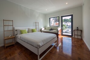 4 bedrooms, bed sheets