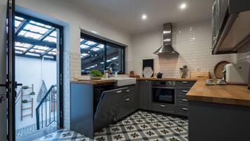 Fridge, microwave, oven, dishwasher