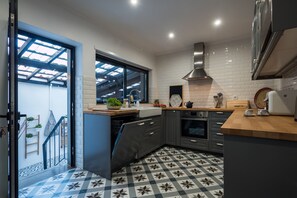 Fridge, microwave, oven, dishwasher