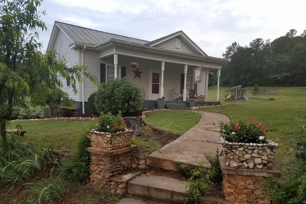 Frazier 102, A Fully Restored Historic Home