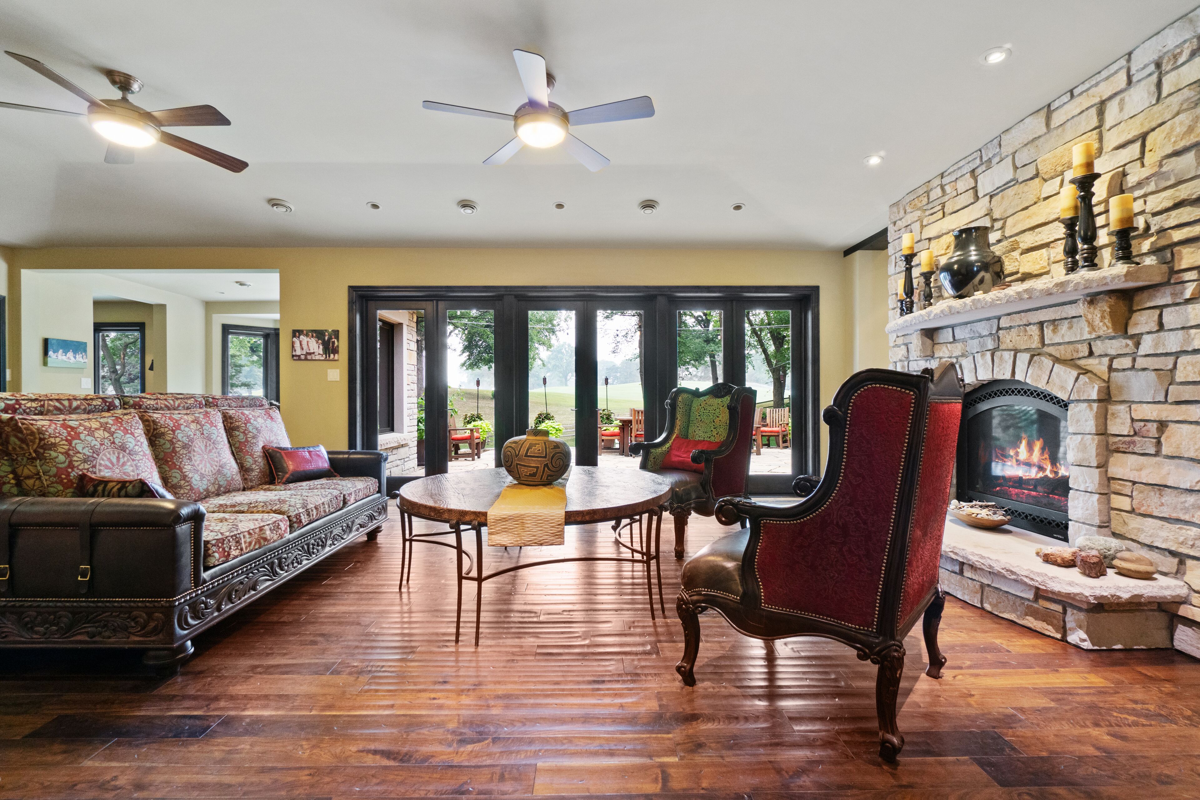 Beautiful Home 8 miles from Downtown Minneapolis adjacent to private Golf Course