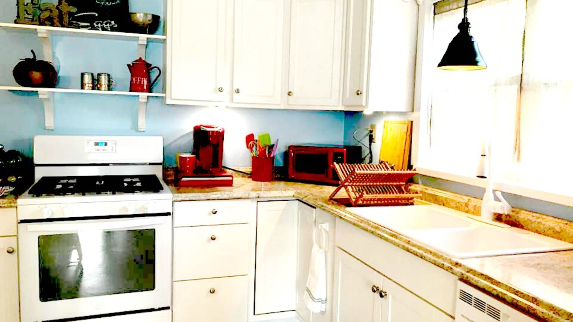 Old Woodland Acres' Country-Chic Cottage