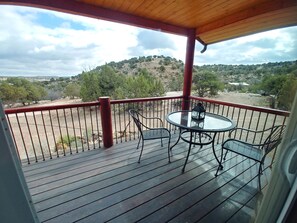 Outdoor dining - Gorgeous, Secluded Cabin on 40+ acres by Starvation Reservoir! (Duchesne)