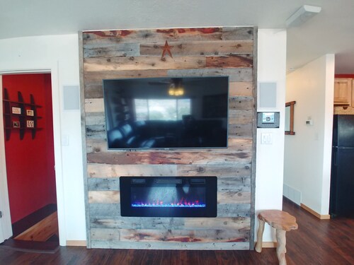 Gorgeous, Secluded Cabin on 40+ acres by Starvation Reservoir!