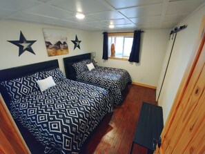 4 bedrooms, bed sheets - Gorgeous, Secluded Cabin on 40+ acres by Starvation Reservoir! (Duchesne)