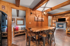Dining - Circle J Lodge, Relaxing pet friendly cabin at Terry Peak with new hot tub! (Lead)