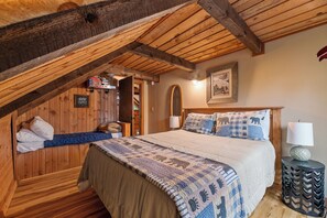 3 bedrooms, free WiFi, bed sheets - Circle J Lodge, Relaxing pet friendly cabin at Terry Peak with new hot tub! (Lead)