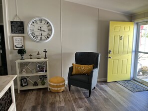 3 makuuhuonetta, silitysrauta/-lauta, ilmainen Wi-Fi, vuodevaatteet