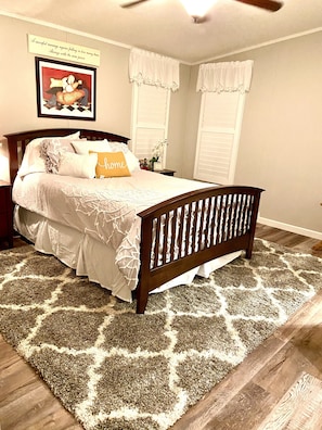 3 bedrooms, iron/ironing board, free WiFi, bed sheets - Fun in the Sun Lake Getaway (Lake Havasu City)