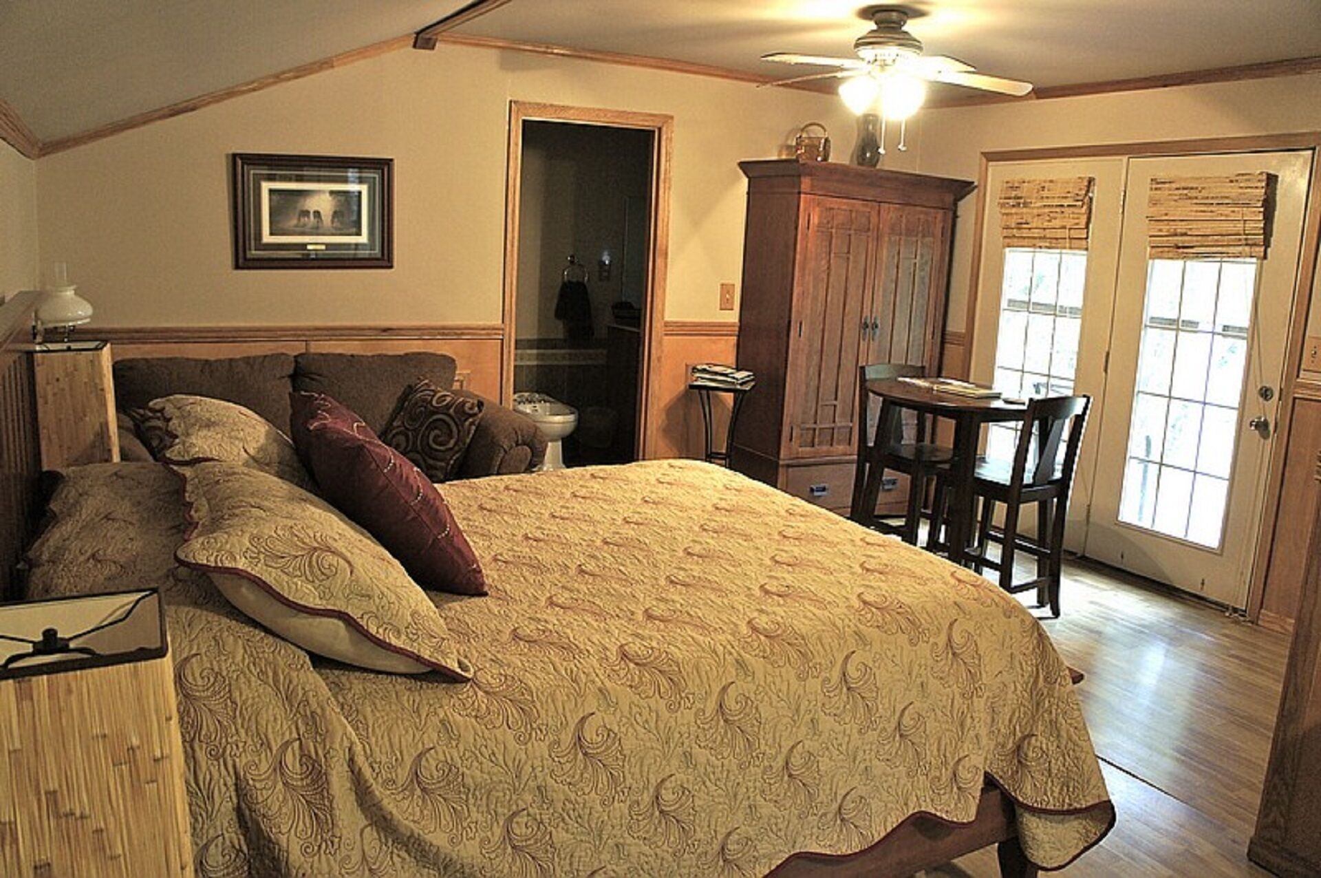 Kentucky River Cottages ~ 3rd Floor Suite ~ On The Bourbon Trail!