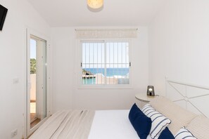 2 chambres, fer et planche à repasser, Wi-Fi gratuit, draps fournis