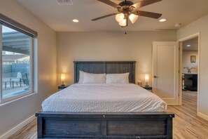 3 camere, una scrivania, ferro/asse da stiro, culla da viaggio