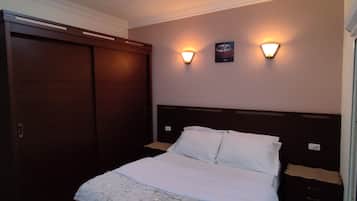 Villa with Private Pool | 2 sovrum, bäddmadrasser, individuell inredning och unika möbler