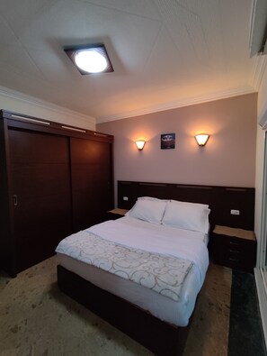 Villa with Private Pool | 2 soverom, senger med overmadrass og individuelt dekorert