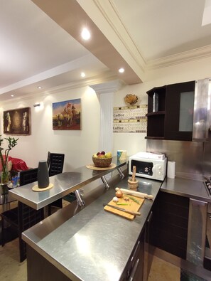 Villa with Private Pool | Cuisine privée