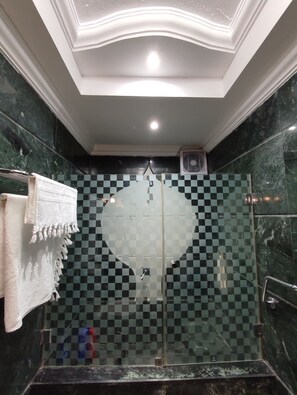 Villa with Private Pool | 2 kamar tidur, bantalan ekstra lembut, dan didekorasi berbeda-beda