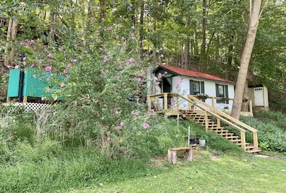 ❤️ Secluded 1940s Romantic Tiny House on the River