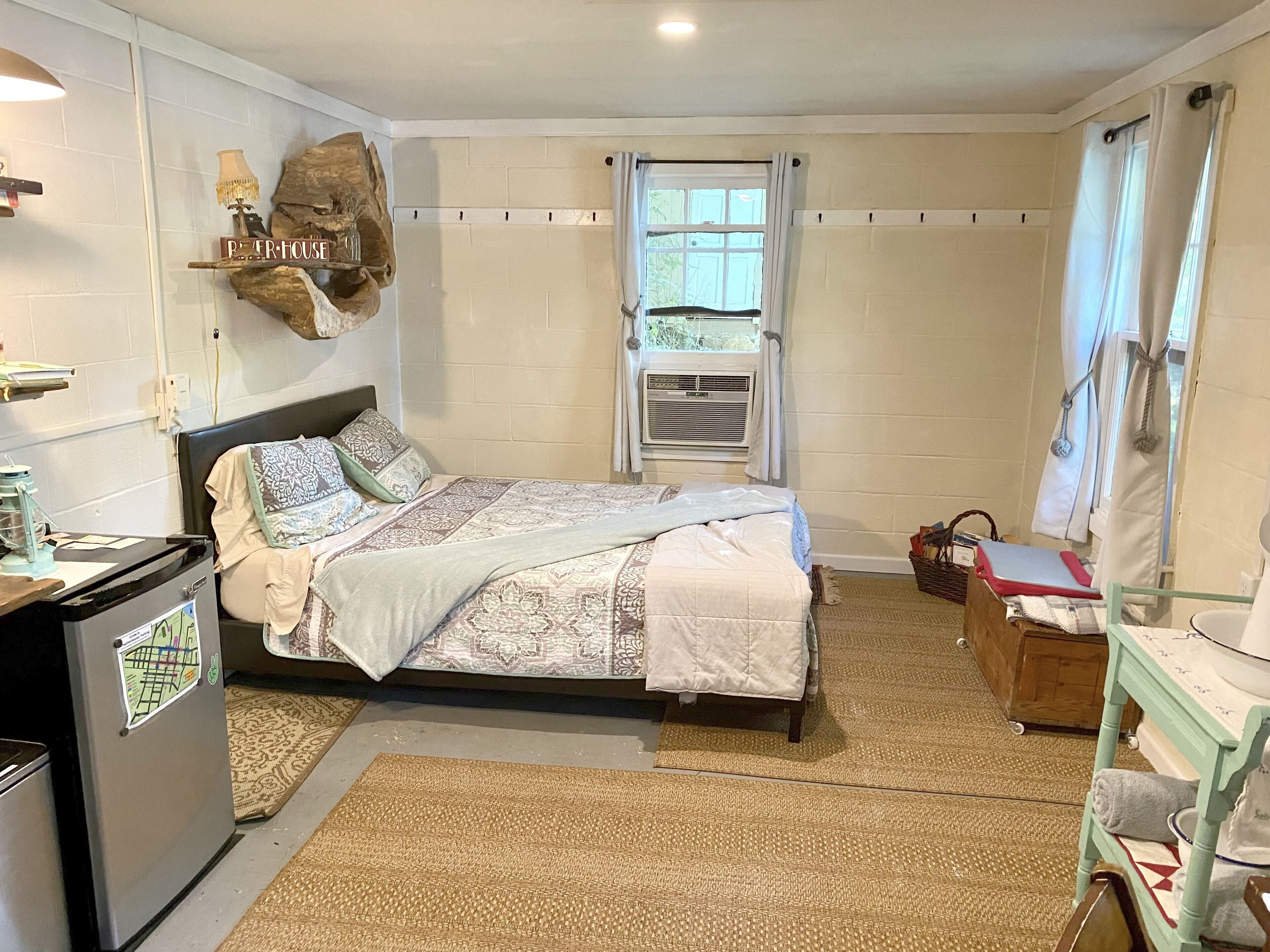 ❤️ Secluded 1940s Romantic Tiny House on the River