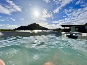 屋外スパ浴槽