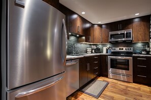 冰箱、微波炉、烤箱、炉灶