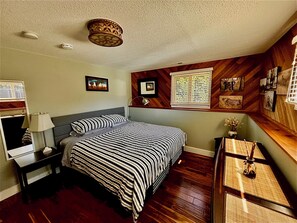 3 bedrooms, desk, iron/ironing board, free WiFi