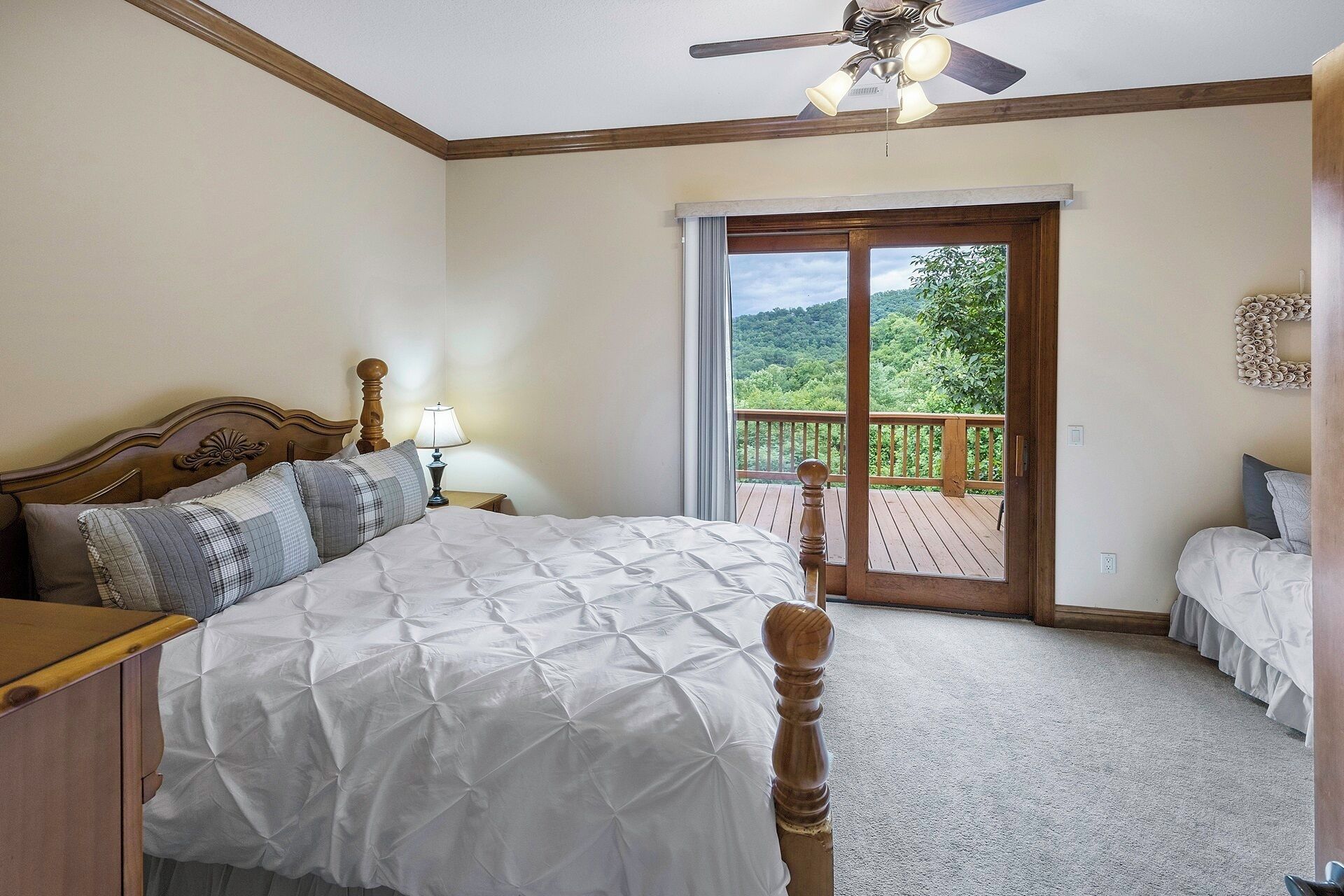 2 chambres, fer et planche à repasser, Wi-Fi, draps fournis