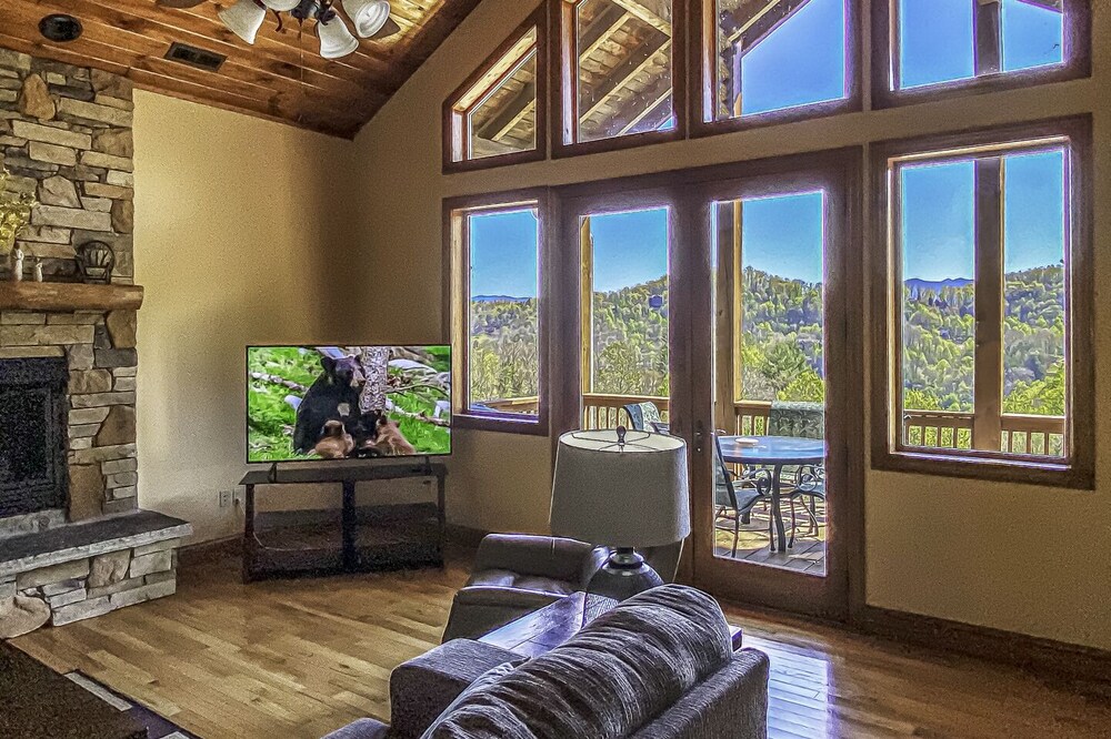 New Luxury Smoky Mountain Country Club Condo