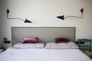 3 slaapkamers, een strijkplank/strijkijzer, reisbedje, gratis wifi