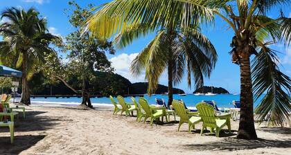 Bright villa overlooking the bay of Anse Ă l'Ane, close to the beach