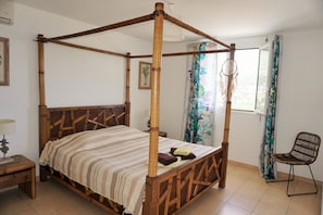 2 habitaciones, tabla de planchar con plancha y cuna de viaje 