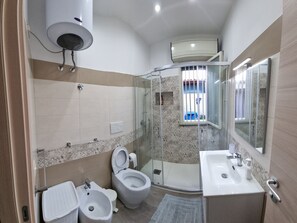 Shower, hair dryer, bidet, towels - Red-house near the beach and with  (Avola-Siracusa)