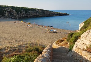 Plage à proximité, chaises longues