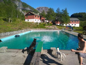季节性开放的室外游泳池