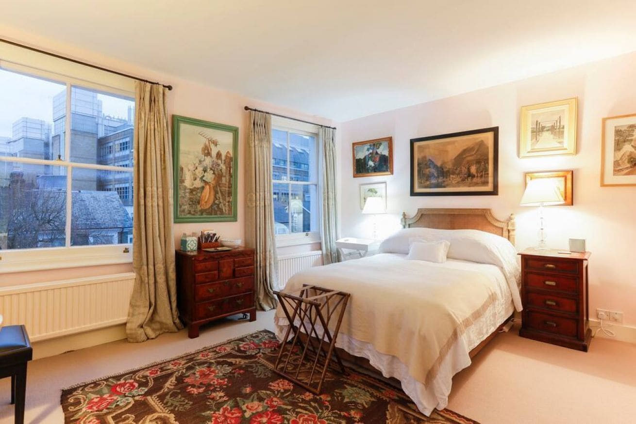 Attractive Chelsea apartment sleeps 4