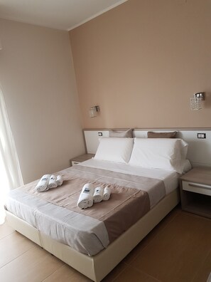 1 quarto, escrivaninha, quartos à prova de som