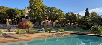 Charming detached house for 2 with private jacuzzi. Prestige & design.