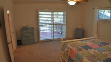 3 slaapkamers, een strijkplank/strijkijzer, wifi, beddengoed