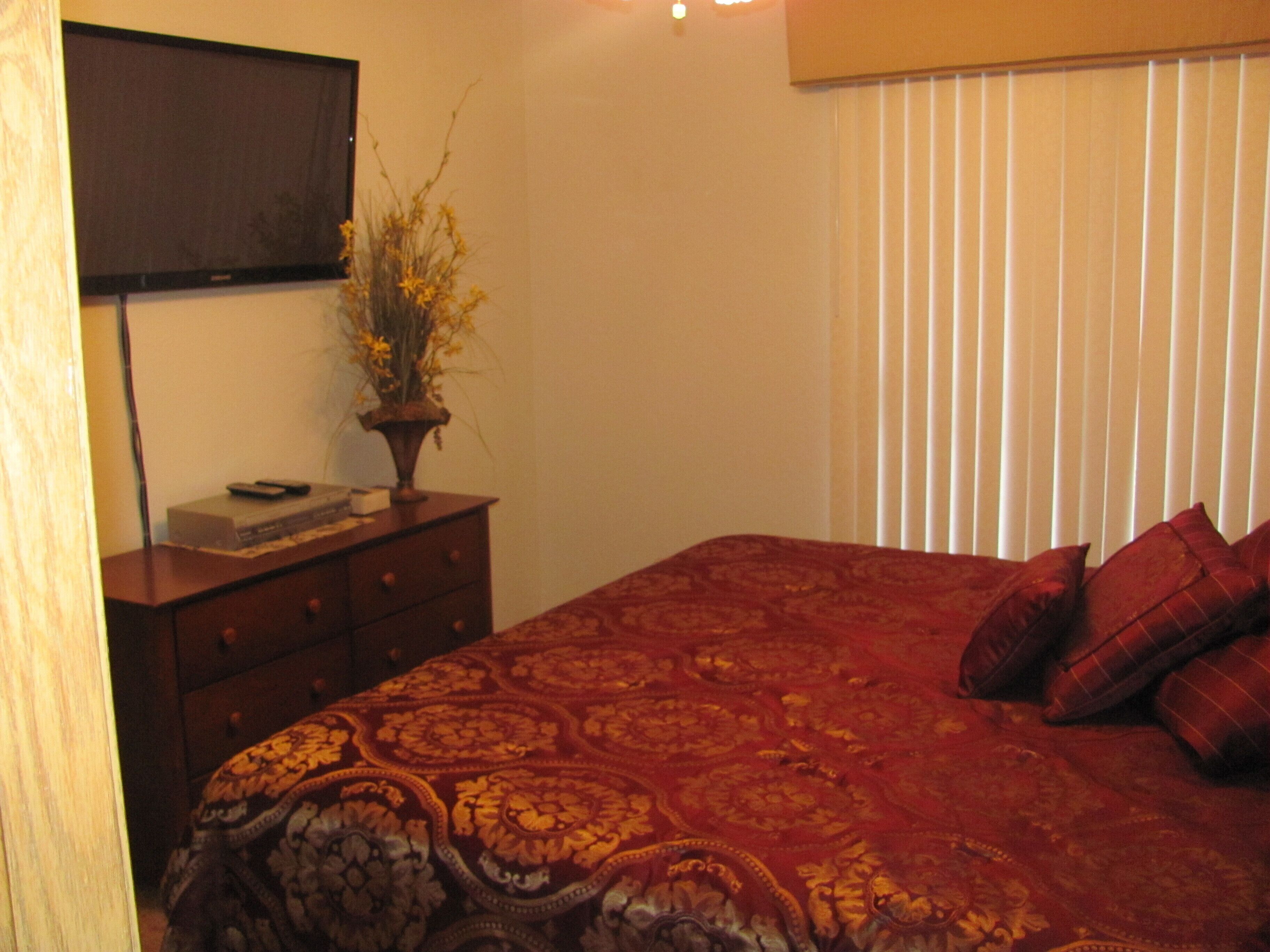 The Cove on Indian Point next to Silver Dollar City!  Beautiful View!  Walk-In!