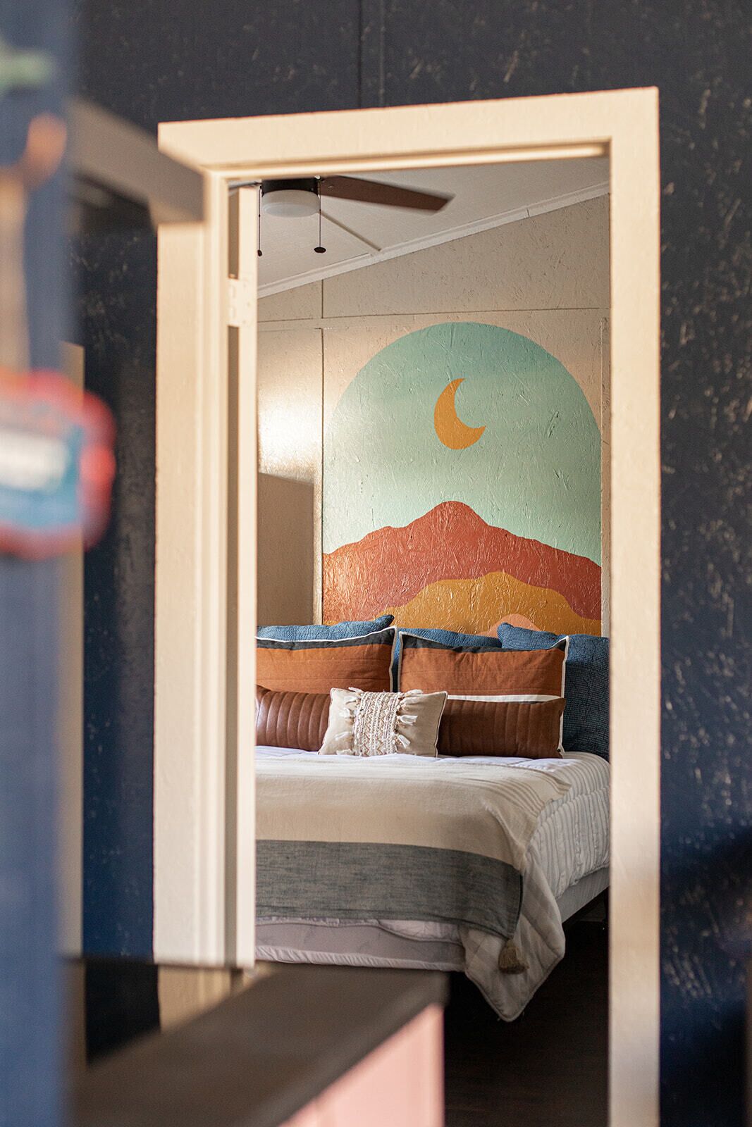 The Louise Cottage: 2-bedroom vintage rustic charm in Concan 2. 10 km from the river 