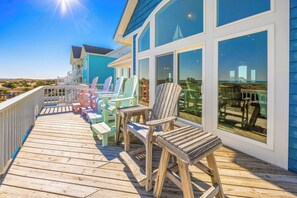 Terrace/patio - Premier Oceanfront Dog Friendly w/ Pool, Hot Tub, Elevator, Theater, Game Room (Salvo)
