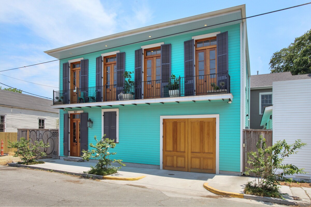 Sophisticated Marigny Triangle Open Concept Home with Balcony