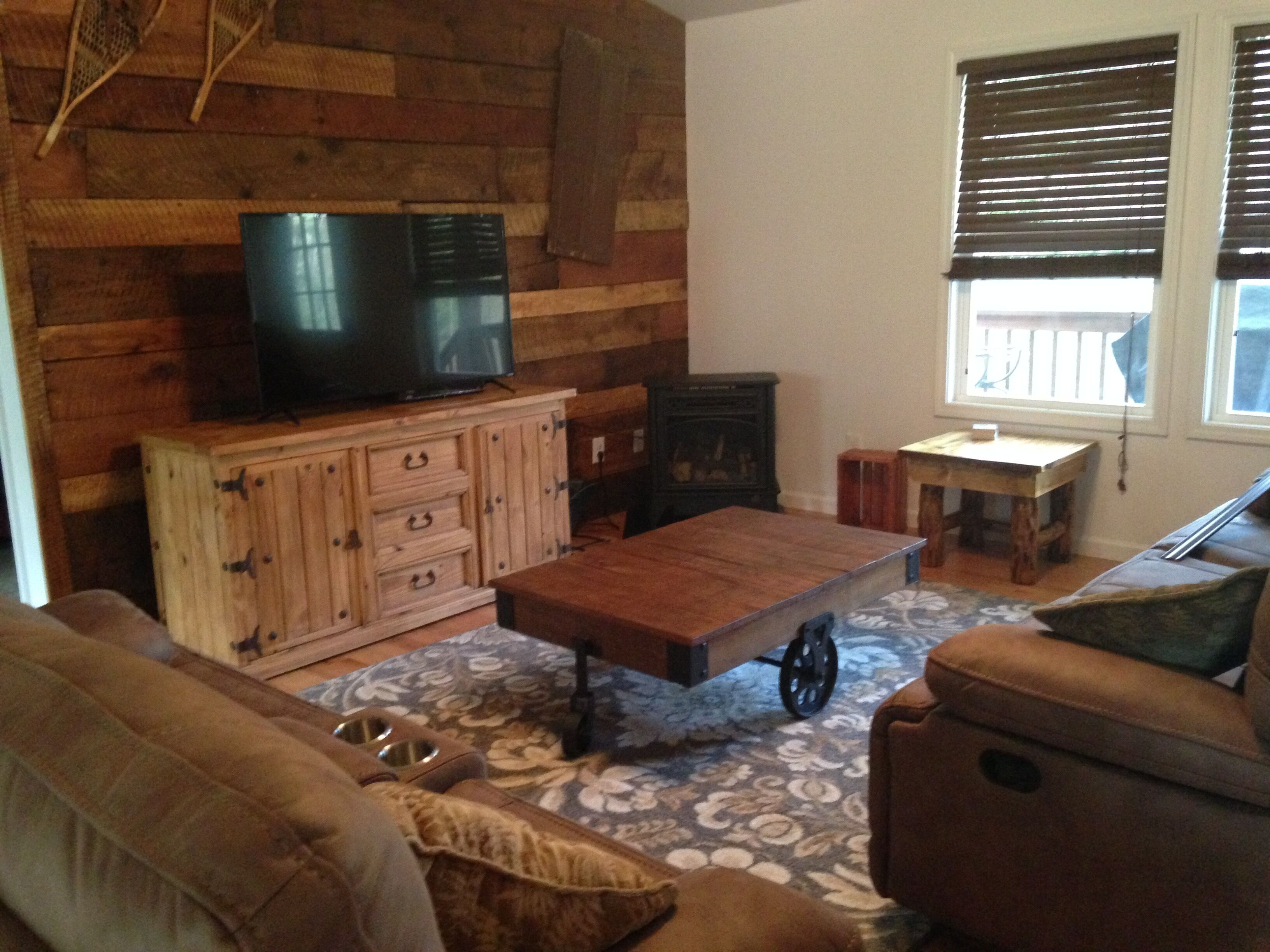 River Access and just 3.5 miles from Downtown Franklin