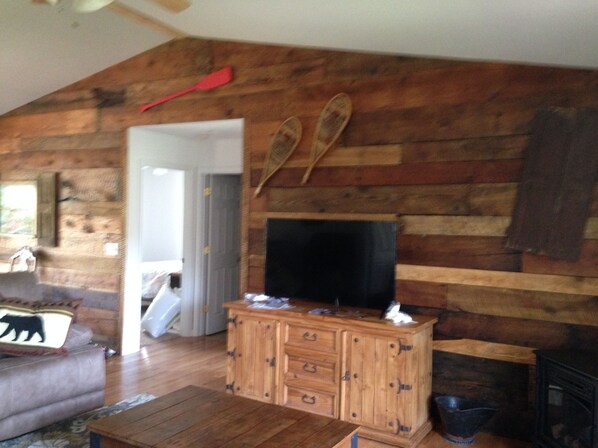 Télévision, cheminée