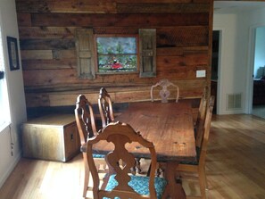 Dining - River Access and just 3.5 miles from Downtown Franklin (Franklin)